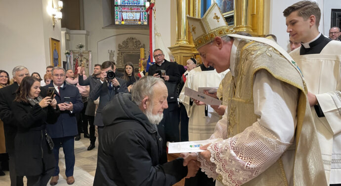 Medal Dei Regno Servire dla parafianina WIESŁAWA SZCZERBY