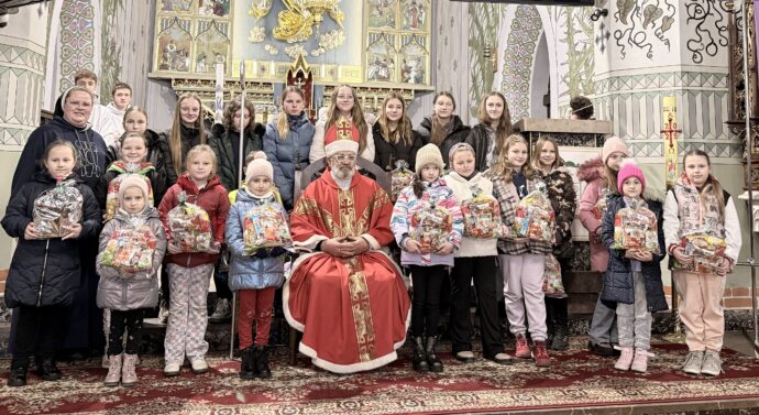 Spotkanie ze św. Mikołajem dla DSM i LSO w samo południe.