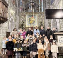 Przylecieli aniołkowie jak ptaszęta z nieba i śpiewali Dzieciąteczku wesoło jak trzeba…